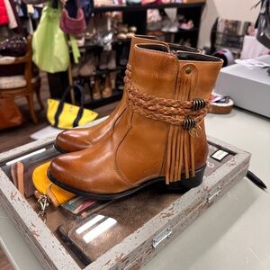 For Her by Sandro Moscoloni boots brown vintage leather look size 5.5 in womens